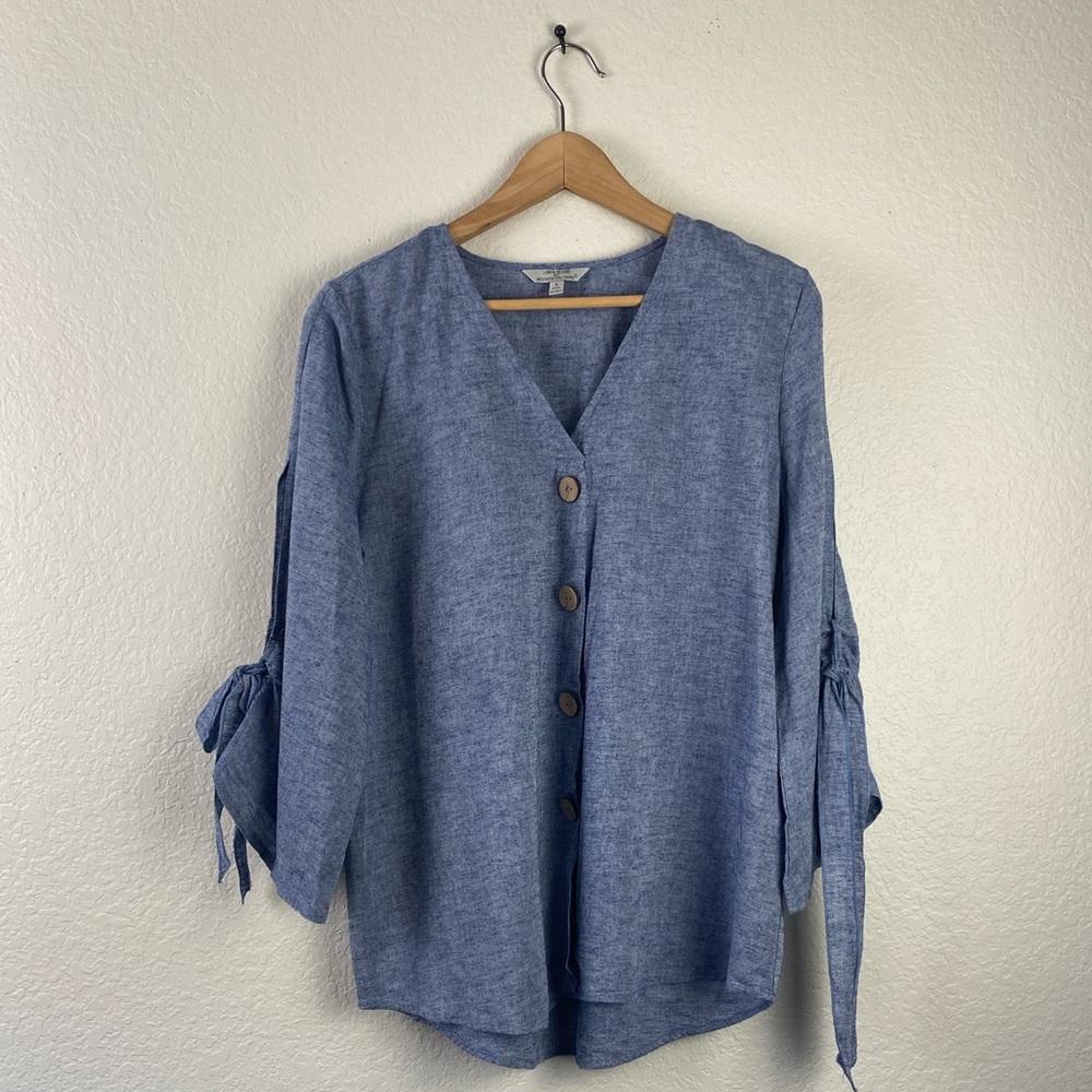 Linen Blend medium blue denim color quarter sleeve front botton down size S.
